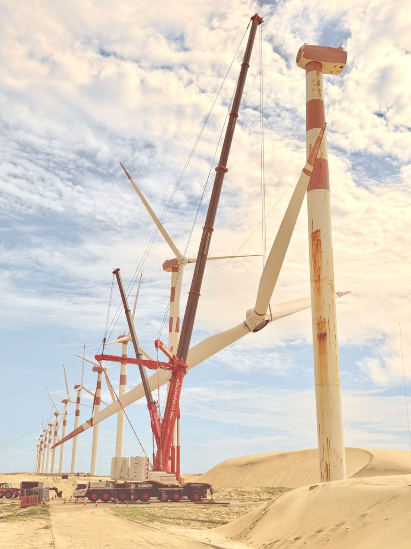Fotografia em largura total de uma operação de içamento DB (formato panorâmico).
